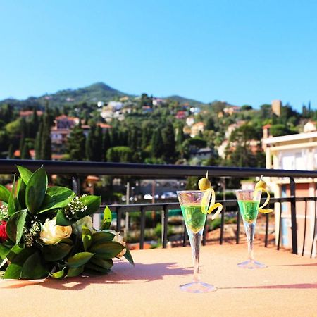 Hotel Alla Fontanella อาลัสซิโอ ภายนอก รูปภาพ