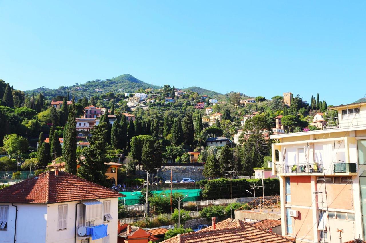 Hotel Alla Fontanella อาลัสซิโอ ภายนอก รูปภาพ