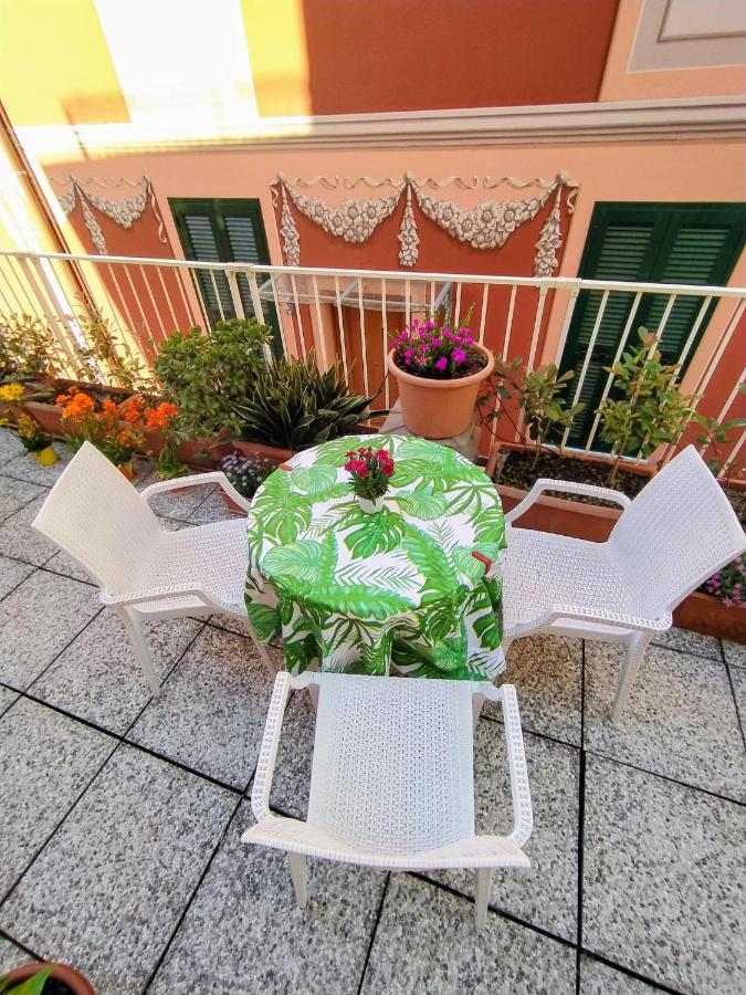 Hotel Alla Fontanella อาลัสซิโอ ภายนอก รูปภาพ