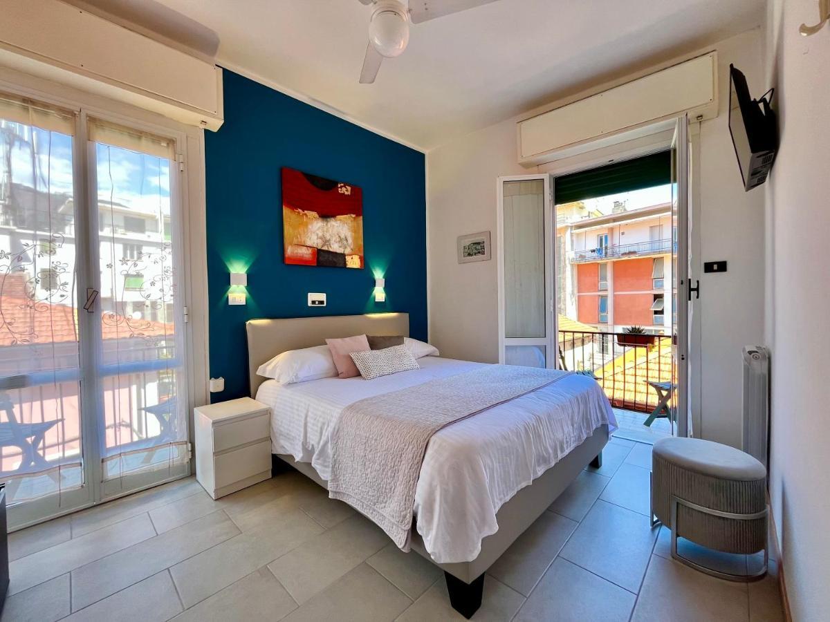 Hotel Alla Fontanella อาลัสซิโอ ภายนอก รูปภาพ