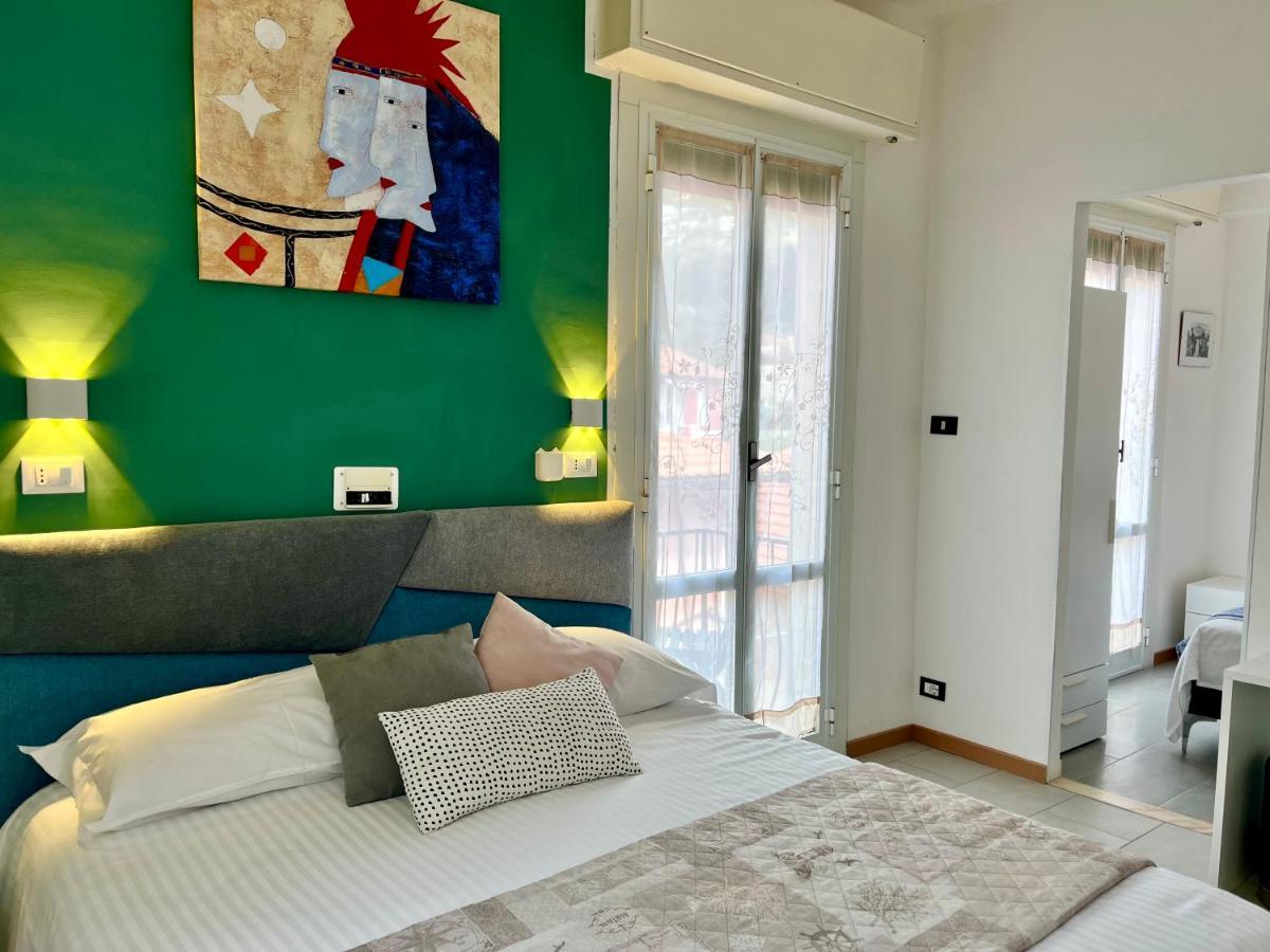 Hotel Alla Fontanella อาลัสซิโอ ภายนอก รูปภาพ